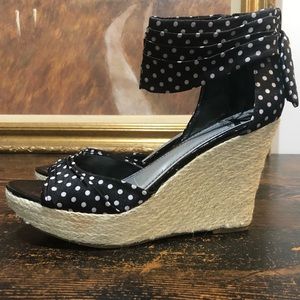 Fergalicious “Kindness” wedged | size 10